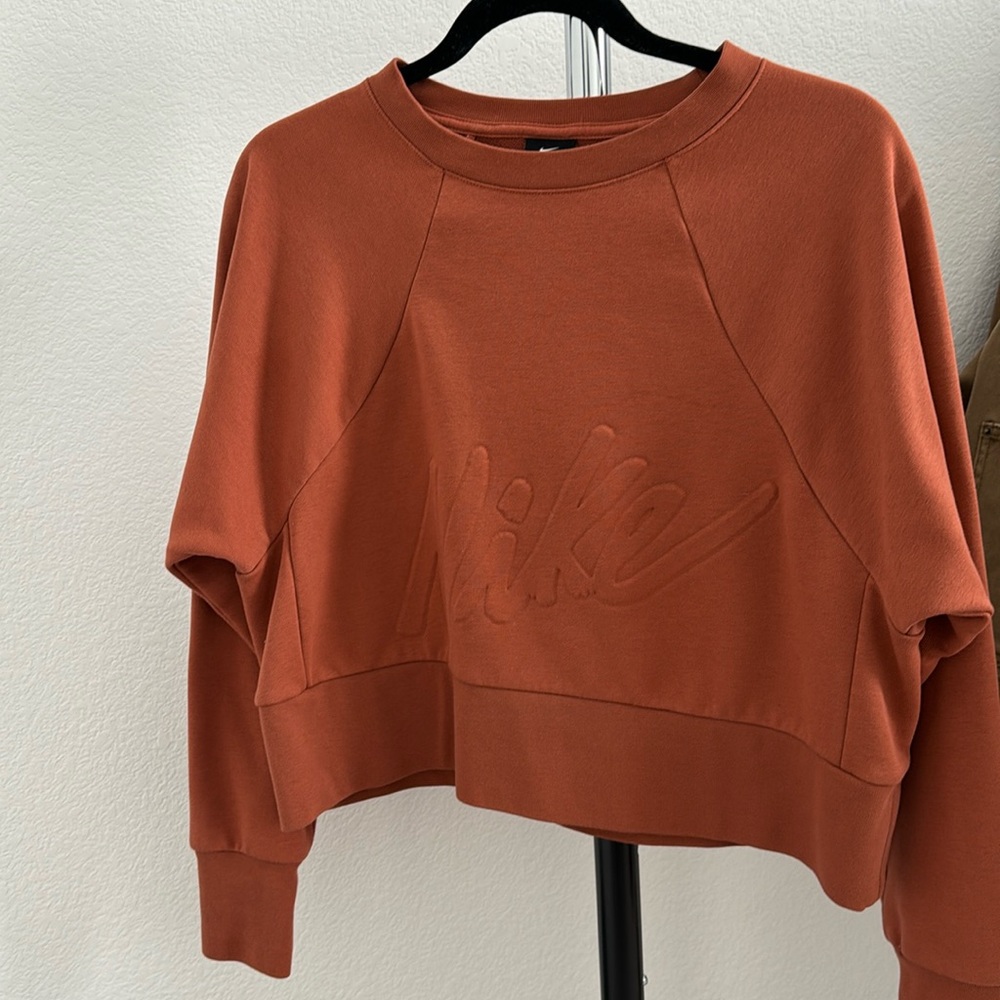 Women’s cropped Nike sweatshirt
